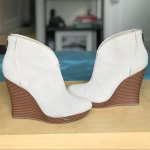 👢Faux Suede Wedge Ankle Bootie 👢